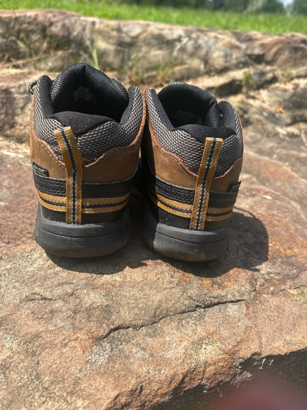 KEEN Targhee Mid Waterproof Hiking Boots for Kids - Picture 3 of 4